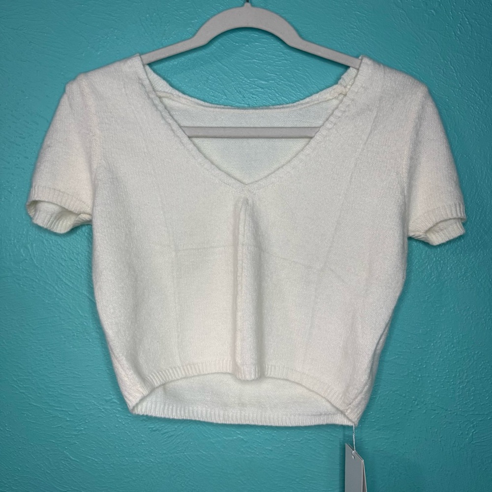 Ivory Short Sleeve V Neck Puff Sleeve a sweater top
